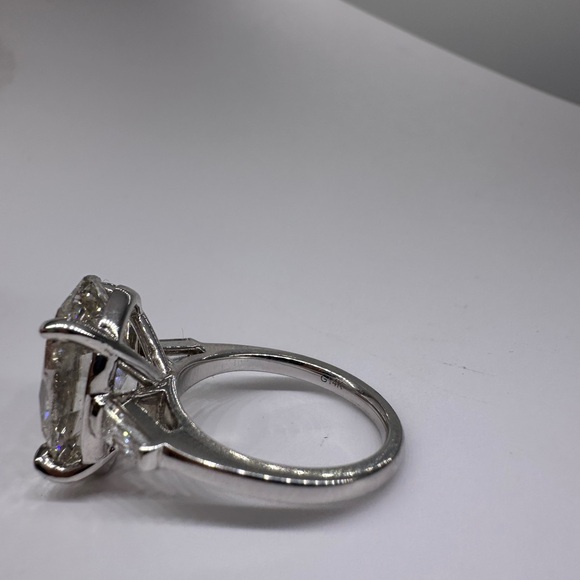 9.21 carat i vs2 oval diamond engagement ring tapered baguettes three stone